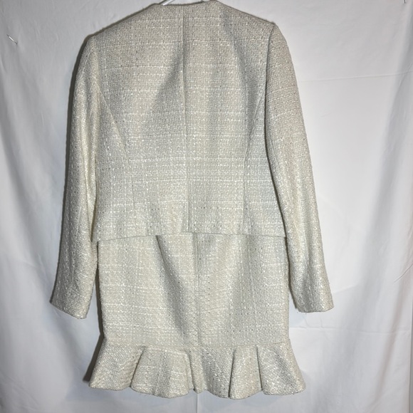 Donna Karan Cream and Gold Textured Suit Set - Picture 3 of 10